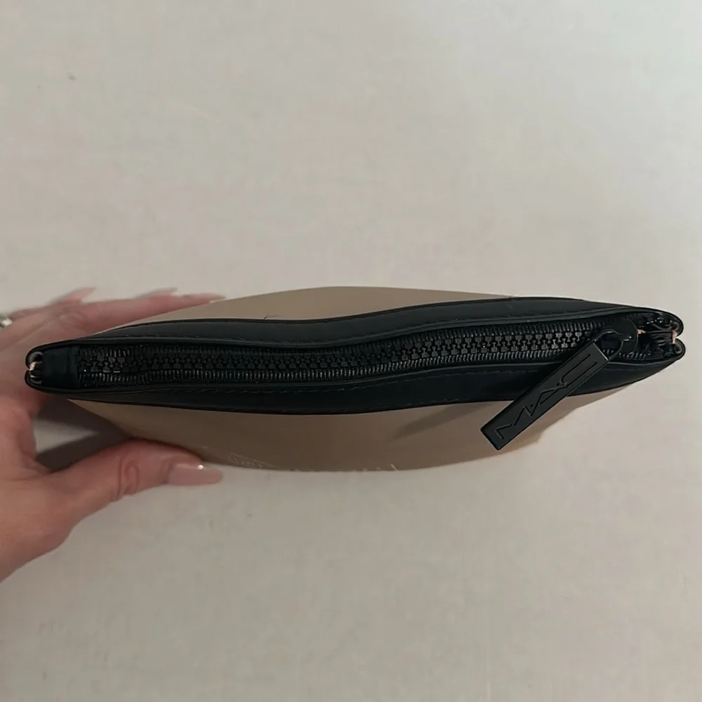 MAC Traveling small bag